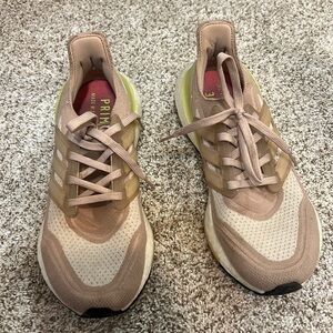 Women’s adidas tennis shoes size 8